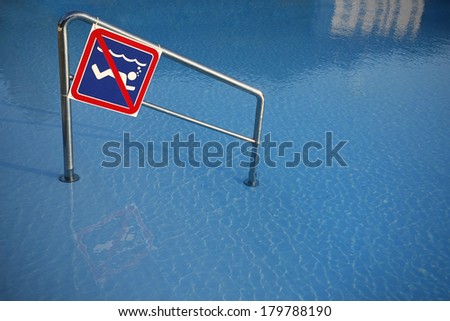 No Diving Sign At Swimming Pool 