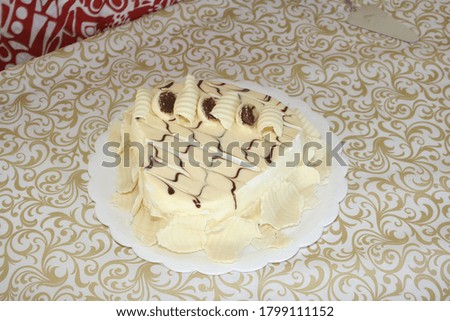wedding cake with white chocolate shavings