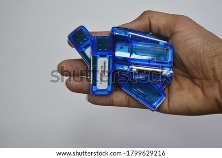 Multiple memory card readers in hand