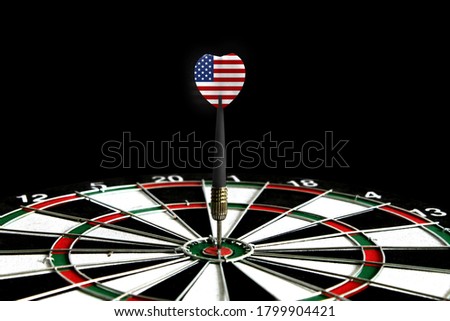 The flag of America is featured on the dart board game, the concept of achieving goals.