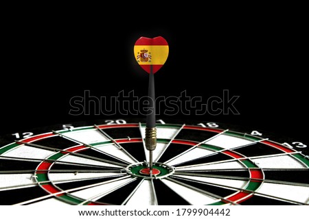 The flag of Spain is featured on the dart board game, the concept of achieving goals.