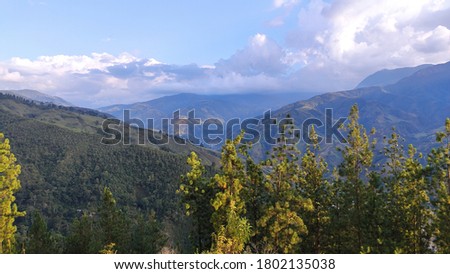 
32/5000
beautiful view of mountains and sky