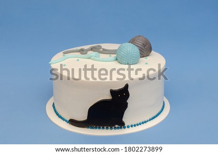 Beautiful Cake with decoration of cat and balls of yarn. Dedicated to the 4-legged member of the house.