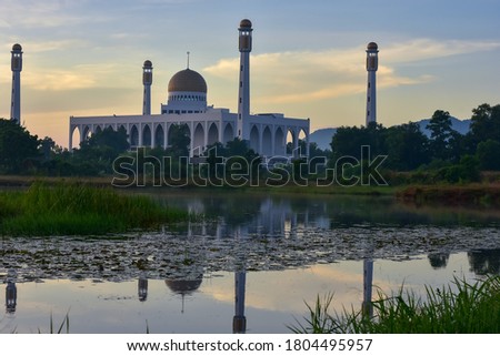 The​ view​s​ beautiful​ sky​ sunrise​ with​ famous​ central​ mosque​ reflection​ in​water​ and​ background​ outdoor​ relax​ holiday, landmark​ Songkhla​, Thailand​ 2020​