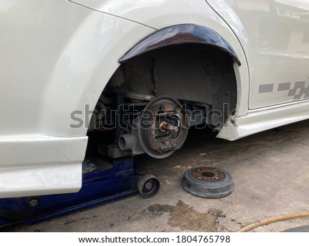 Repair of the car's rear wheel blade set