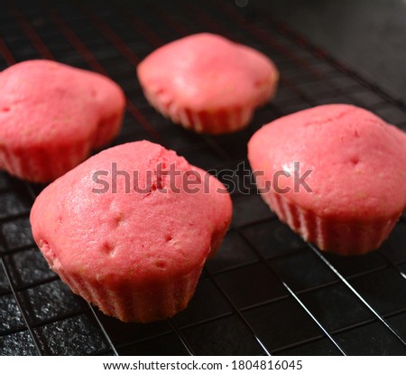 astonishing pink cup cakes with black background