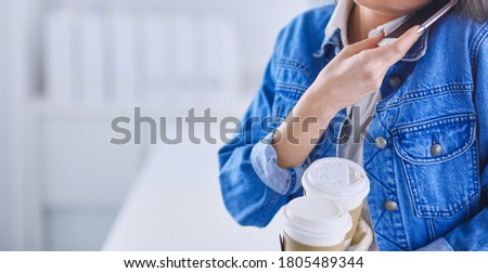 Young businesswoman talking on the phone in coffee shop