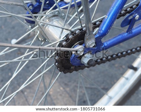 the rear wheel of an old bicycle for tourism

