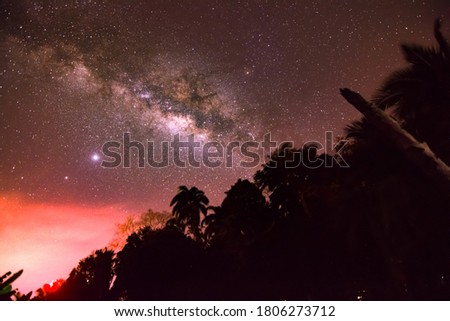 Photo of the milky way in which you can see the galactic center and at the bottom Jupiter. This was taken in Panama
