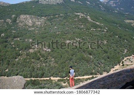 Climber looking from above the Pedriza