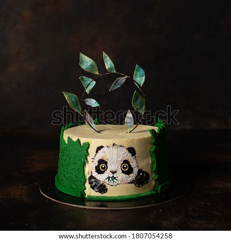 panda cake with wafer paper crown