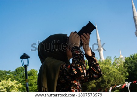 Outdoor lifestyle portrait of girl in Istanbul. travel photo of  photographer with camera