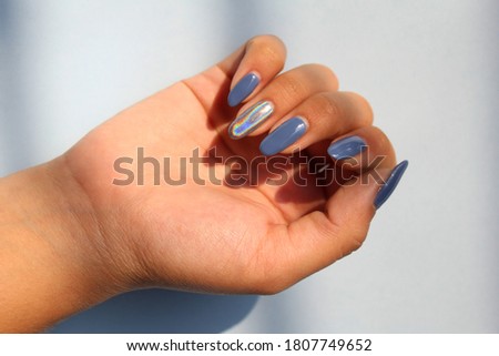 Nail art with chrome colors