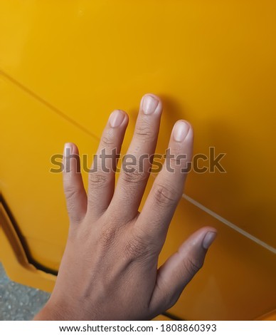 youngman touching the Auto door