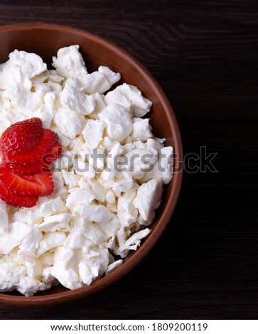 Cottage cheese with strawberries. Fresh ricotta cheese or farmer's cheese with berries. Ricotta, farmers cheese or tvorog. Healthy dairy product.