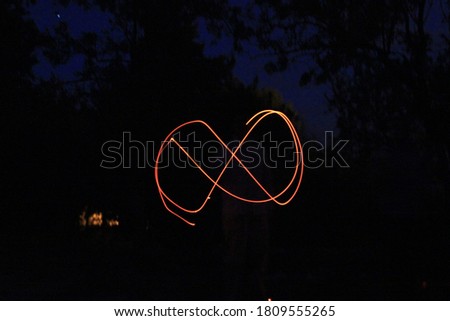 Infinity sign, Motion of light
