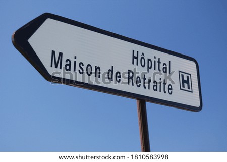 Hospital sign written in French
