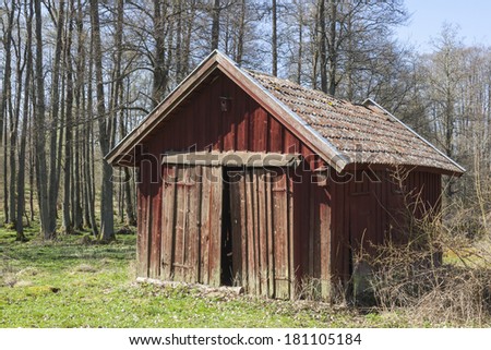 Red abandoned shed in the woods Royalty-Free Stock Photo #181105184