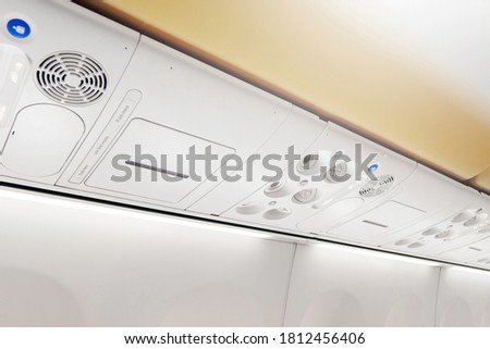 Overhead panel passenger service unit in an aircraft