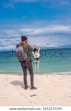  man take a photo a girl near lake