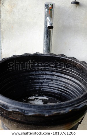 Black painted sinks easily made out of cheap plant pots. To clean hands and prevent various diseases Which is placed outside the building