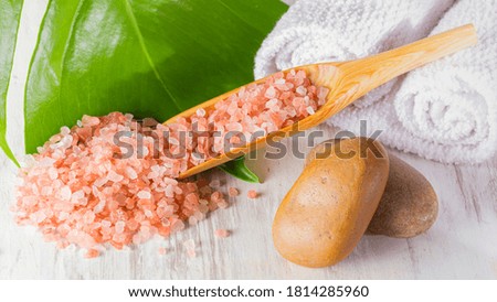 Himalayan pink salt in bowl on the table, close-up image