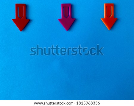 Three different colors of arrow signs