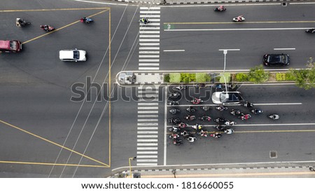 top view of the vehicle that stopped before the zebra cross