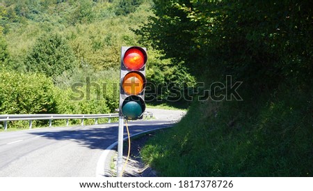 portable traffic light to signal a construction site