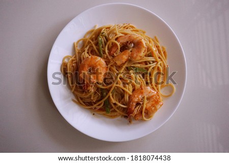 Plate of spicy pasta with bell pepper and shrimp