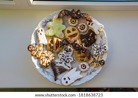 Homemade Halloween cookies in a round plate