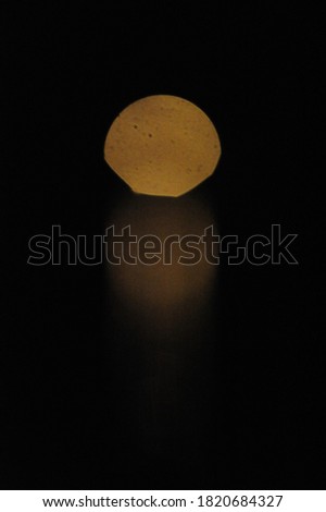circle or round shaped object, pattern and texture in lighting