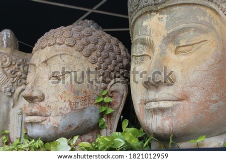the ancient budha statue's architecture