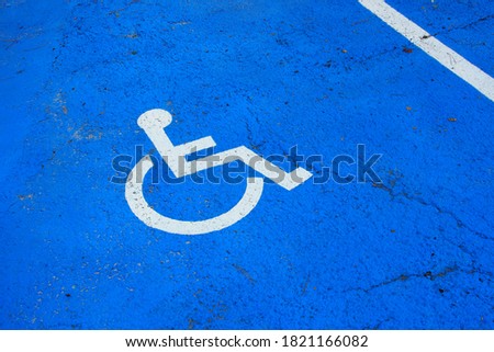 Lane marking for a wheelchair parking space   