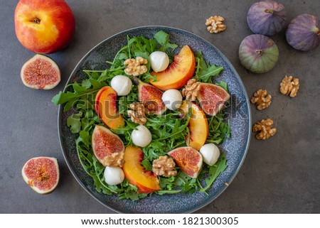healthy arugula salad with figs