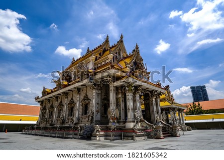Wat Pariwas is an amazing and beautiful temple in Bangkok,Thailand.