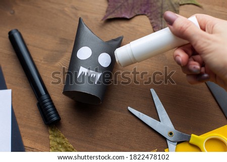 step by step instruction. Step 7
Children's crafts for the holiday halloween. Paper garland decoration - scary funny black bat. Handmade from a toilet sleeve. Ideas for classes in school tutorial
