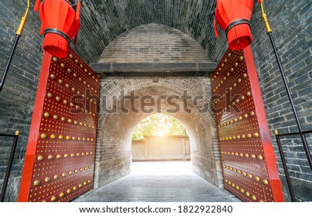 Xi'an City Wall is the largest and best-preserved ancient city wall in China. The picture shows one of the city gates.