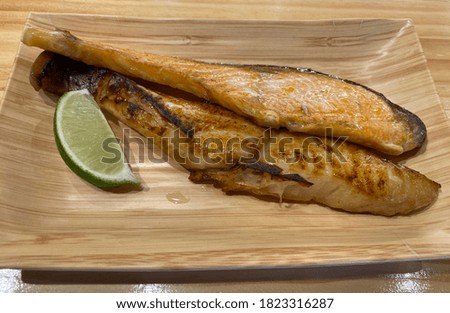 Pan fried salmon and halibut with lemon slice