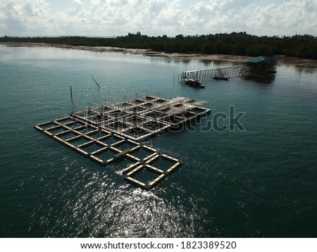 The saltwater grouper aquaculture nursery in the Circulation Cultivation System at sea level square boxes is a rural lifestyle of coastal communities.
