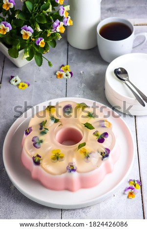 Puding bunga. Edible flower pudding. On the top side, clear pudding with edible flower, Middle part is milk flavor and the bottom side is strawberry flavor.