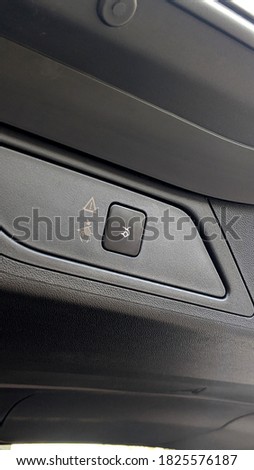 Car trunk close and lock symbols.
