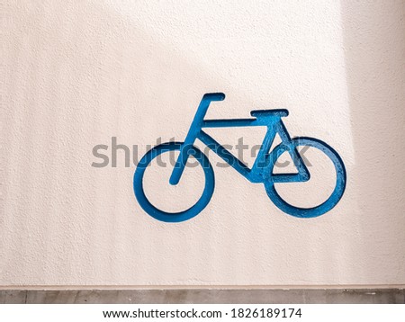 Bicycle parking sign on the building wall 