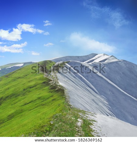 A picture of the mountain range in summer and in winter