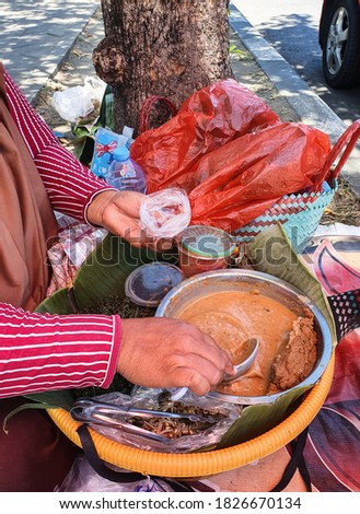 Street food of Semanggi. Semanggi is a traditional food consisting of semanggi with cassava sauce and puli crackers which make this dish very delicious. Surabaya, Indonesia, October 4, 2020.