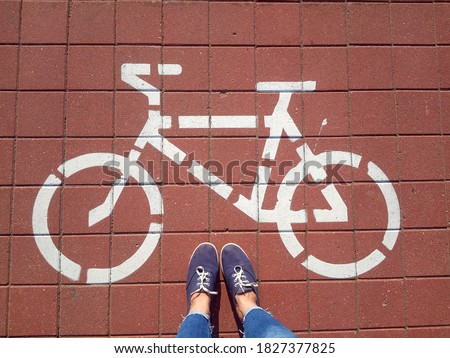 Bycicle road white graphic  sign	
