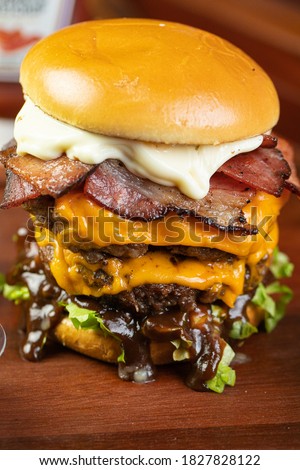 Artisan Gourmet Hamburguer With melted Cheese