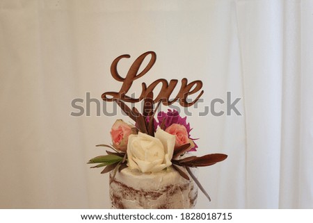 cheerful flower and delicious wedding cake