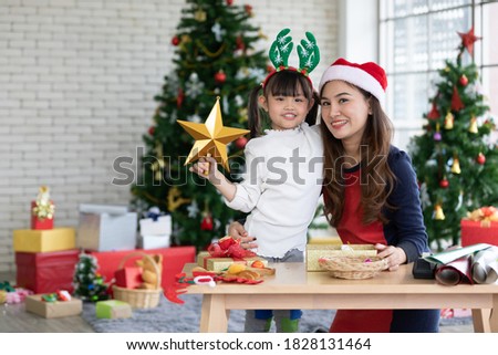 portrait mother and daughter feeling happy and enjoy with christmas gift