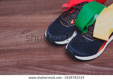 Sports sneakers and elastic bands